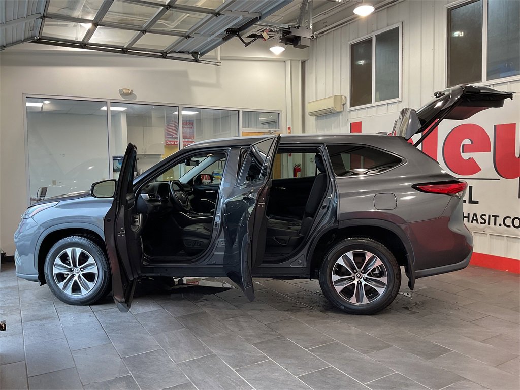 2022 Toyota Highlander XLE photo 10