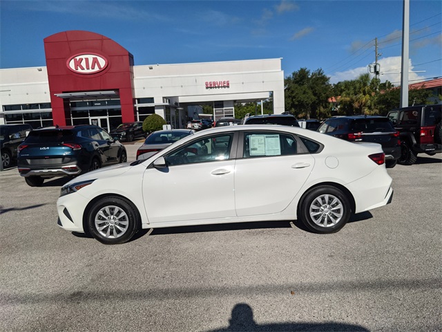2023 Kia Forte LX photo 3