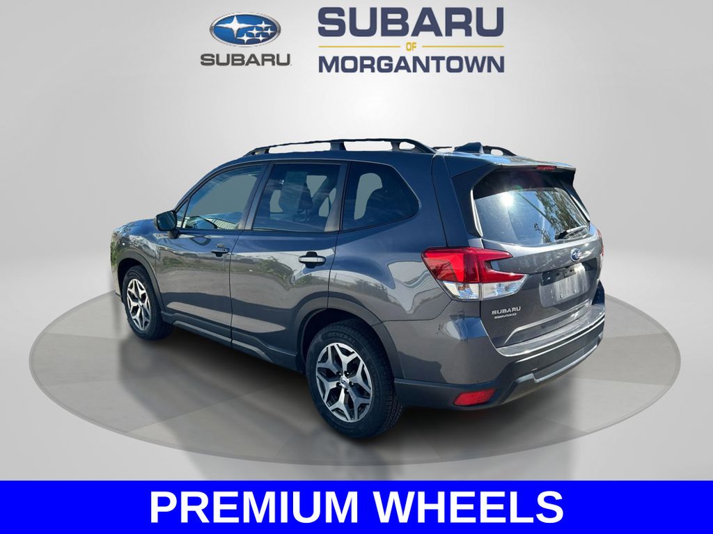 2022 Subaru Forester Premium photo 4