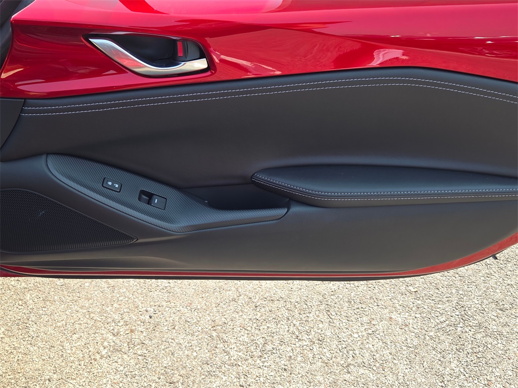 2025 Mazda MX-5 Miata Miata RF Grand Touring photo 4