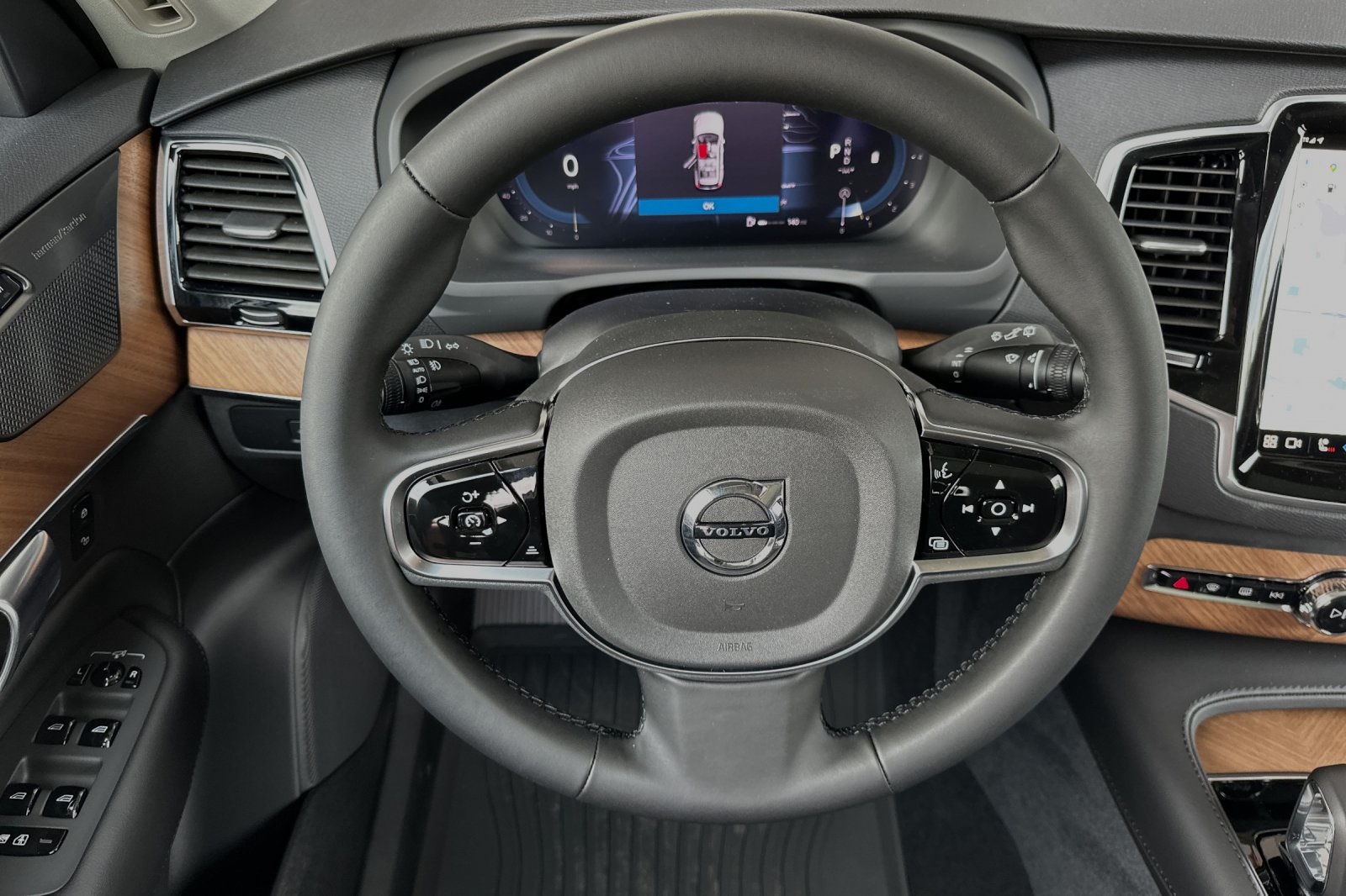2025 Volvo XC90 Plus photo 13