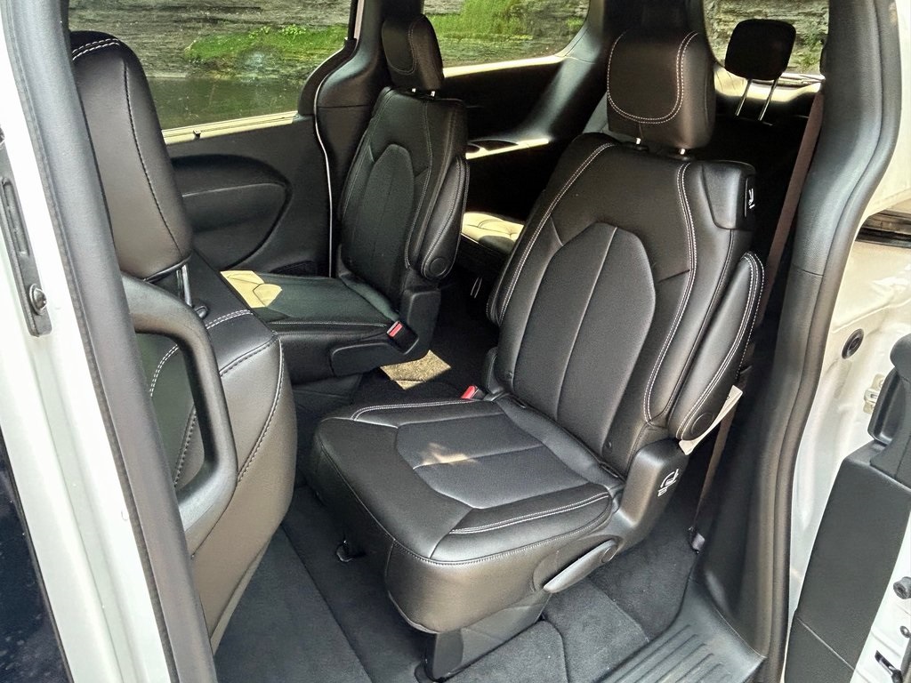 2026 Chrysler Pacifica photo 12