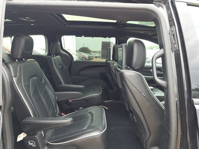2021 Chrysler Pacifica Limited photo 13