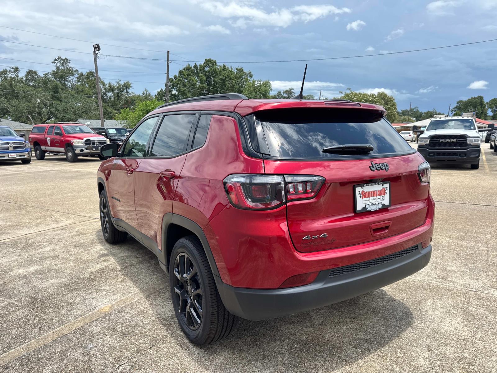 2025 Jeep Compass Latitude photo 3