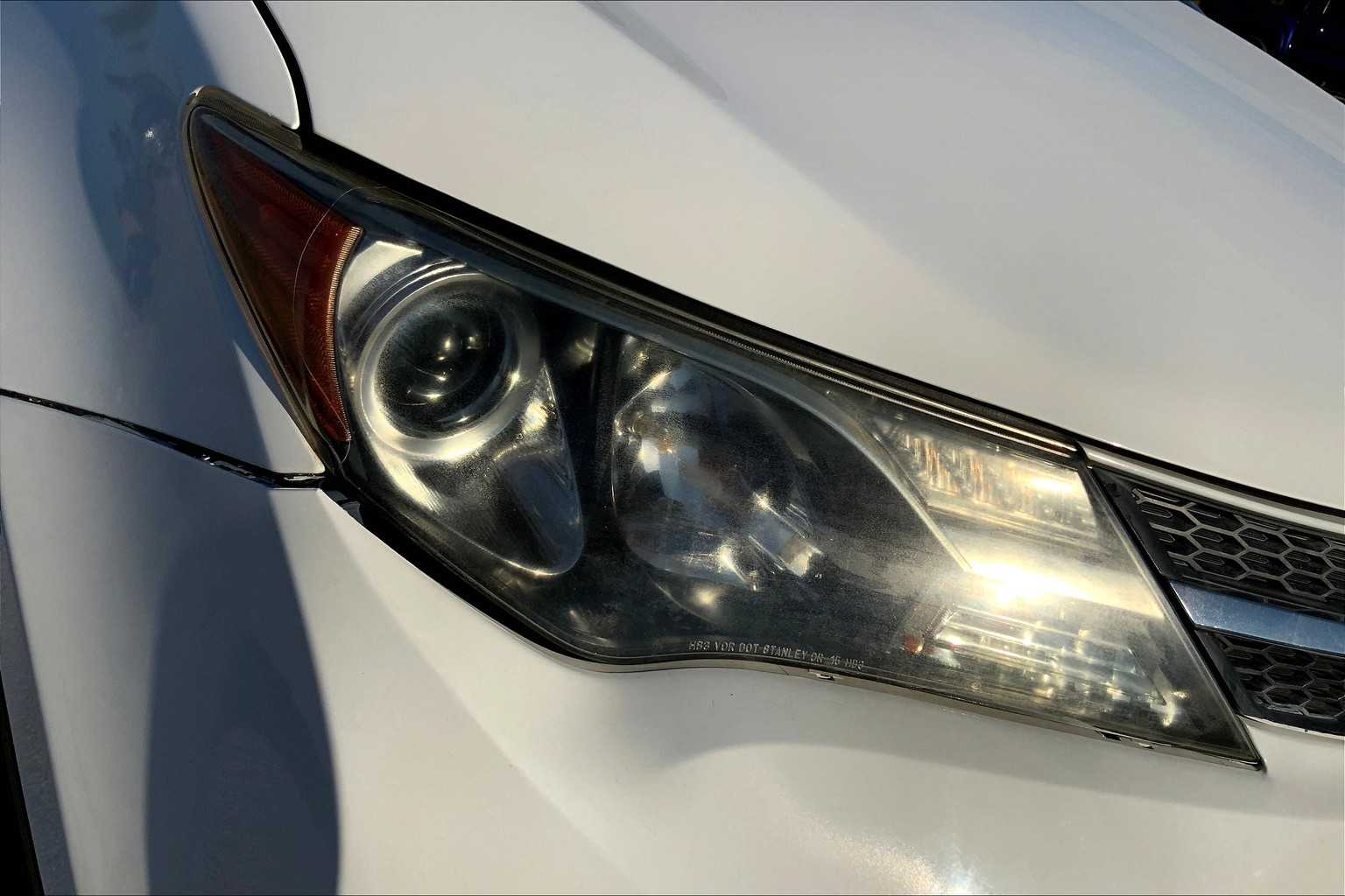 2015 Toyota RAV4 XLE photo 25