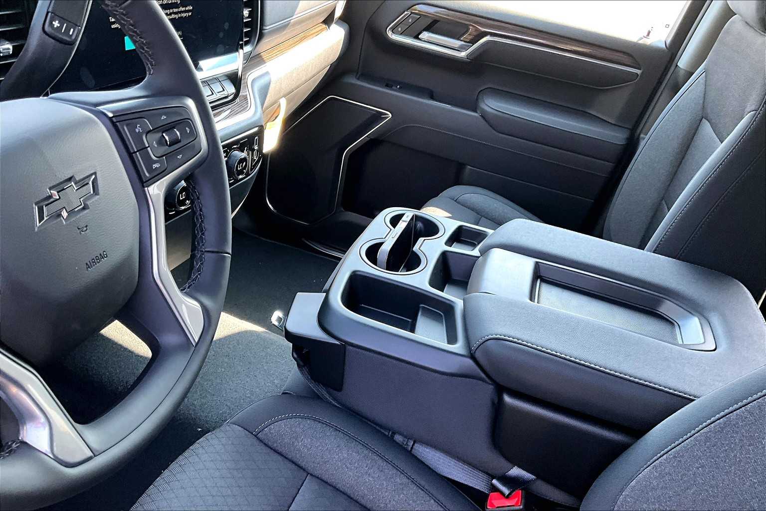 2025 Chevrolet Silverado 1500 RST photo 13