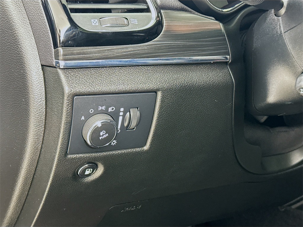 2021 Jeep Grand Cherokee Anniversary Edition photo 8