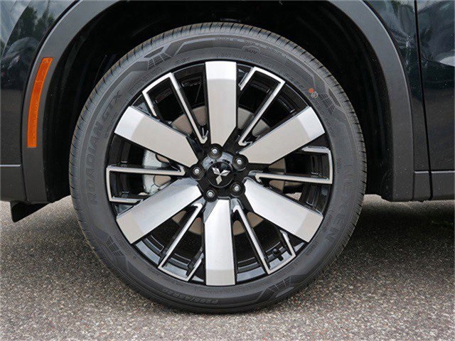 2025 Mitsubishi Outlander SE photo 2
