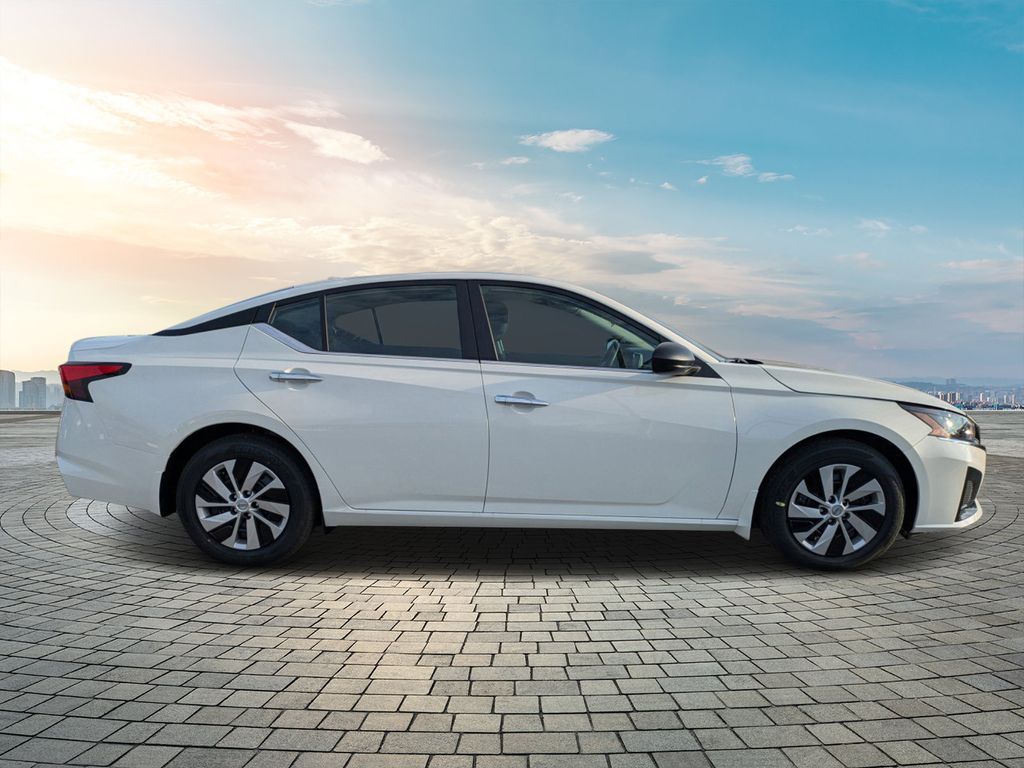 2025 Nissan Altima S photo 2