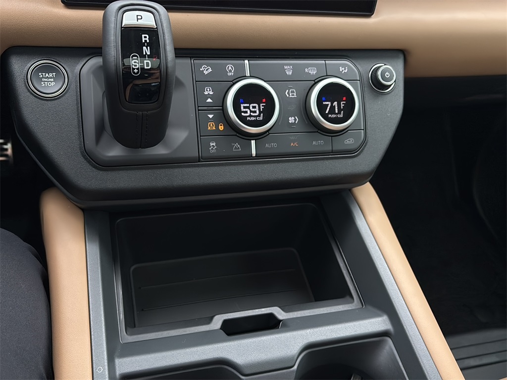 2025 Land Rover Defender 130 S photo 16