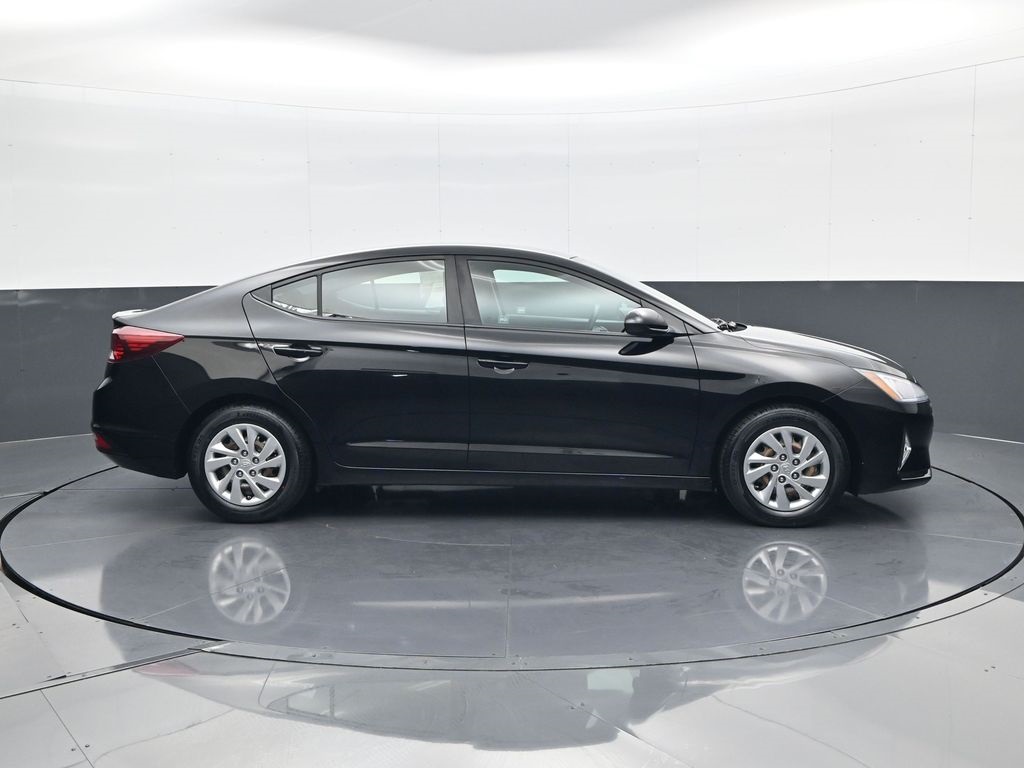 2019 Hyundai Elantra SE photo 4