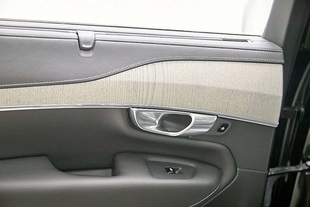 2025 VOLVO XC90 - Image 19