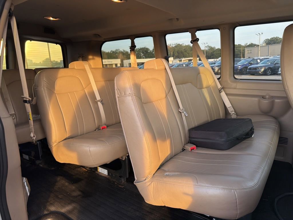 2014 Chevrolet Express Passenger 2500 LS photo 4