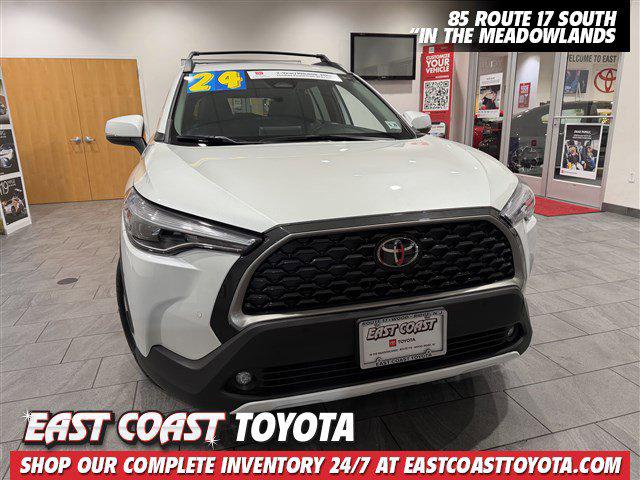 2024 Toyota Corolla Cross XLE's photo