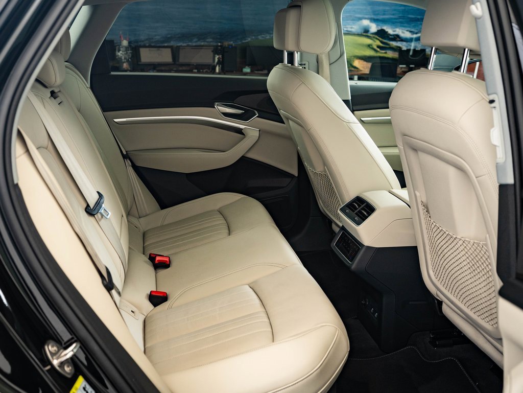 2022 Audi e-tron Premium photo 36