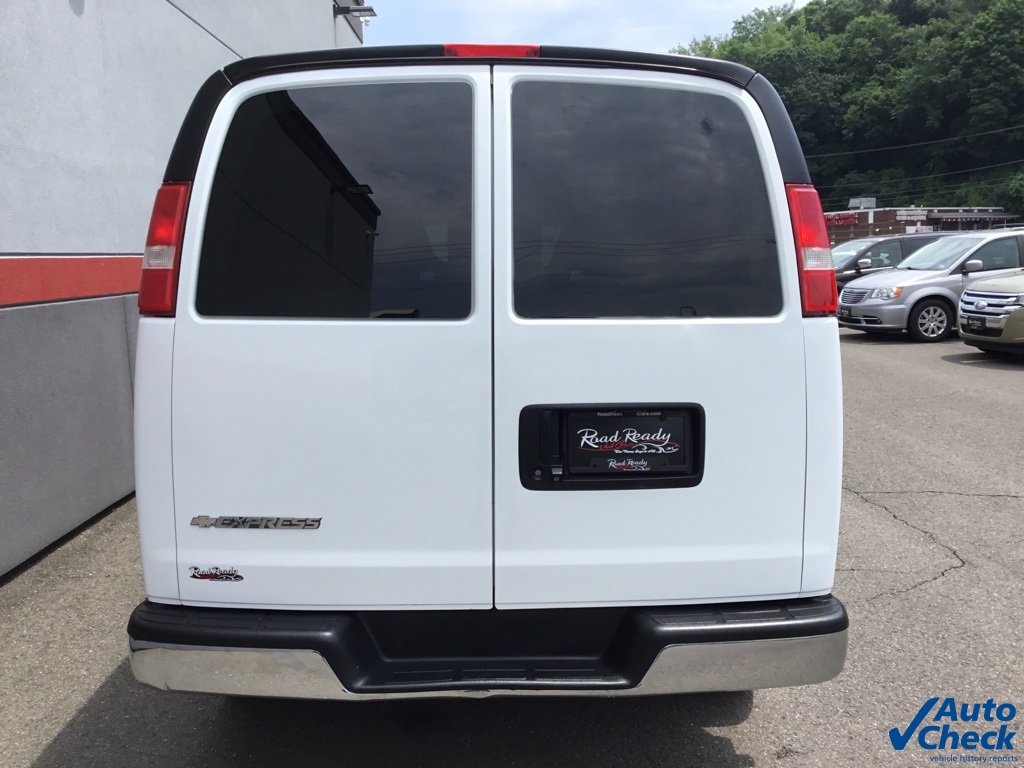 2017 Chevrolet Express 3500 Work Van photo 9