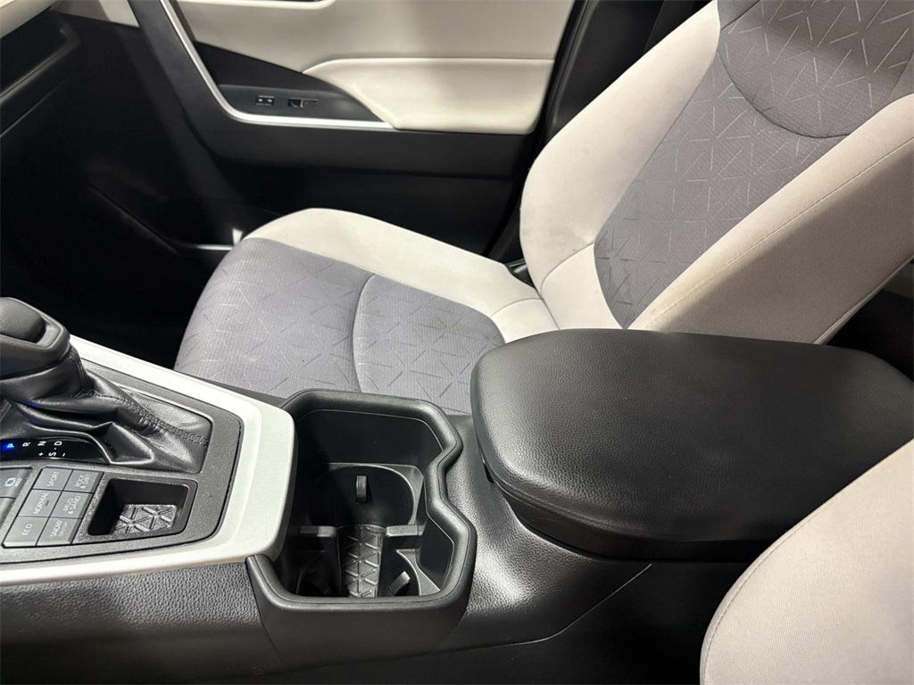 2024 Toyota RAV4 XLE photo 21