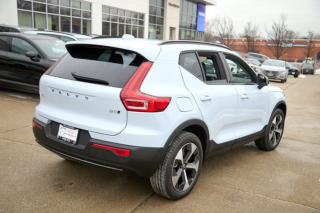 2026 VOLVO XC40 - Image 8