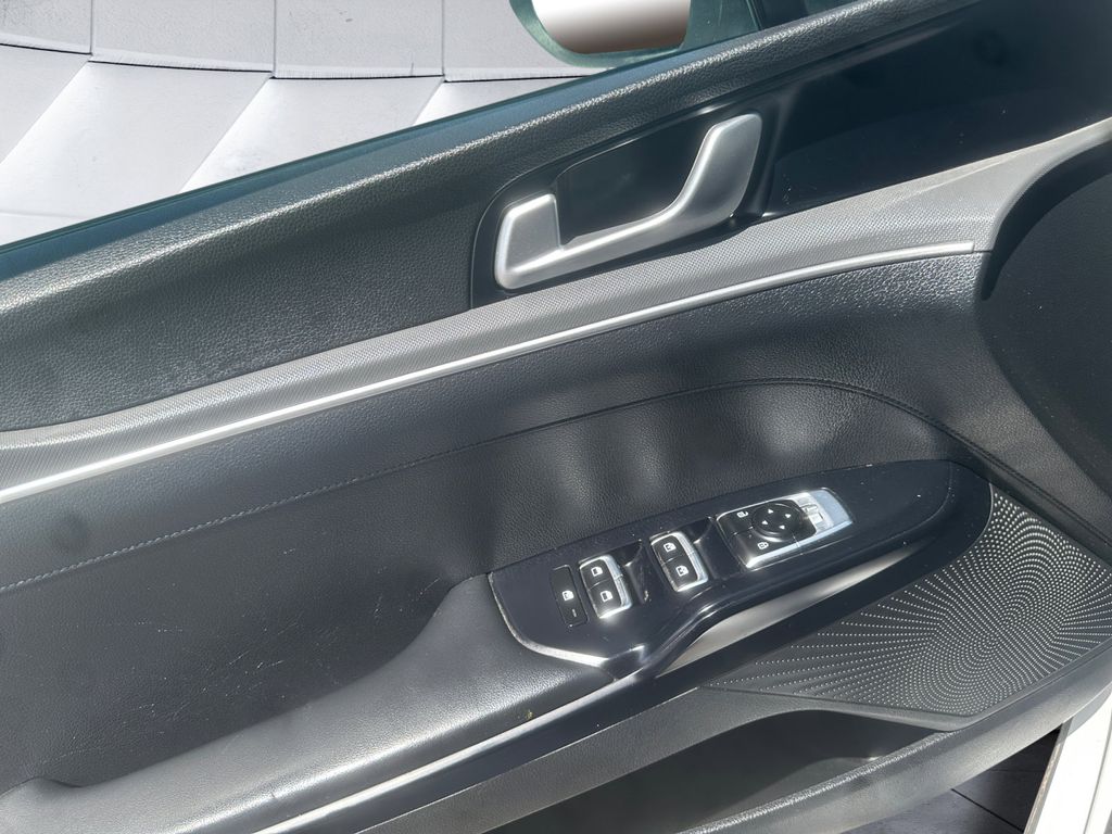 2022 Kia K5 GT-Line photo 11