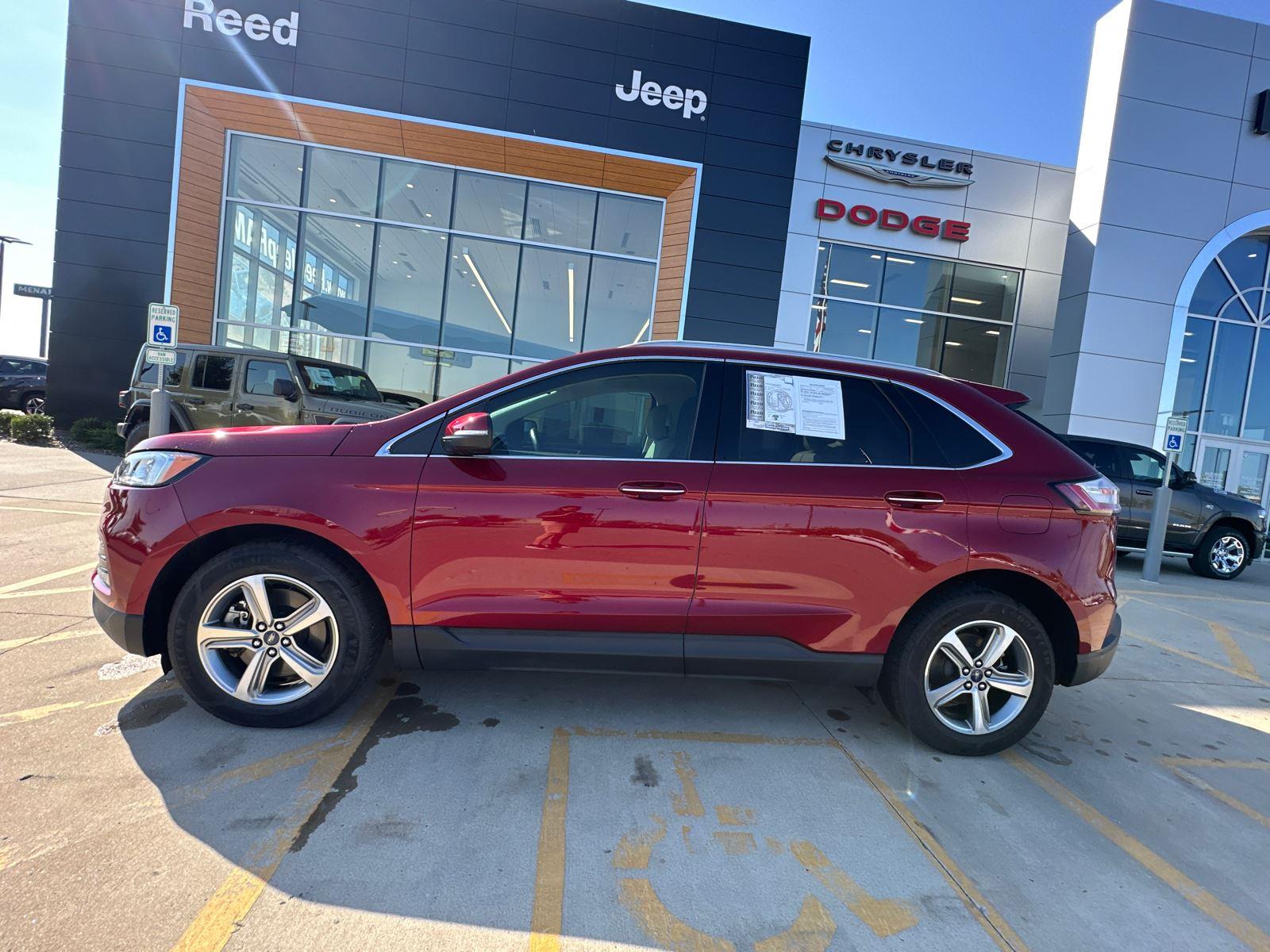 2019 Ford Edge Titanium photo 2