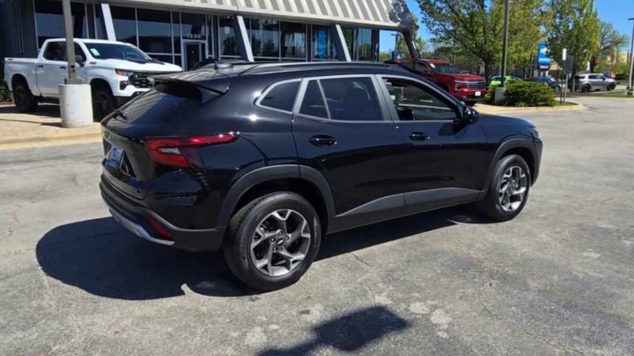2025 Chevrolet Trax LT photo 27