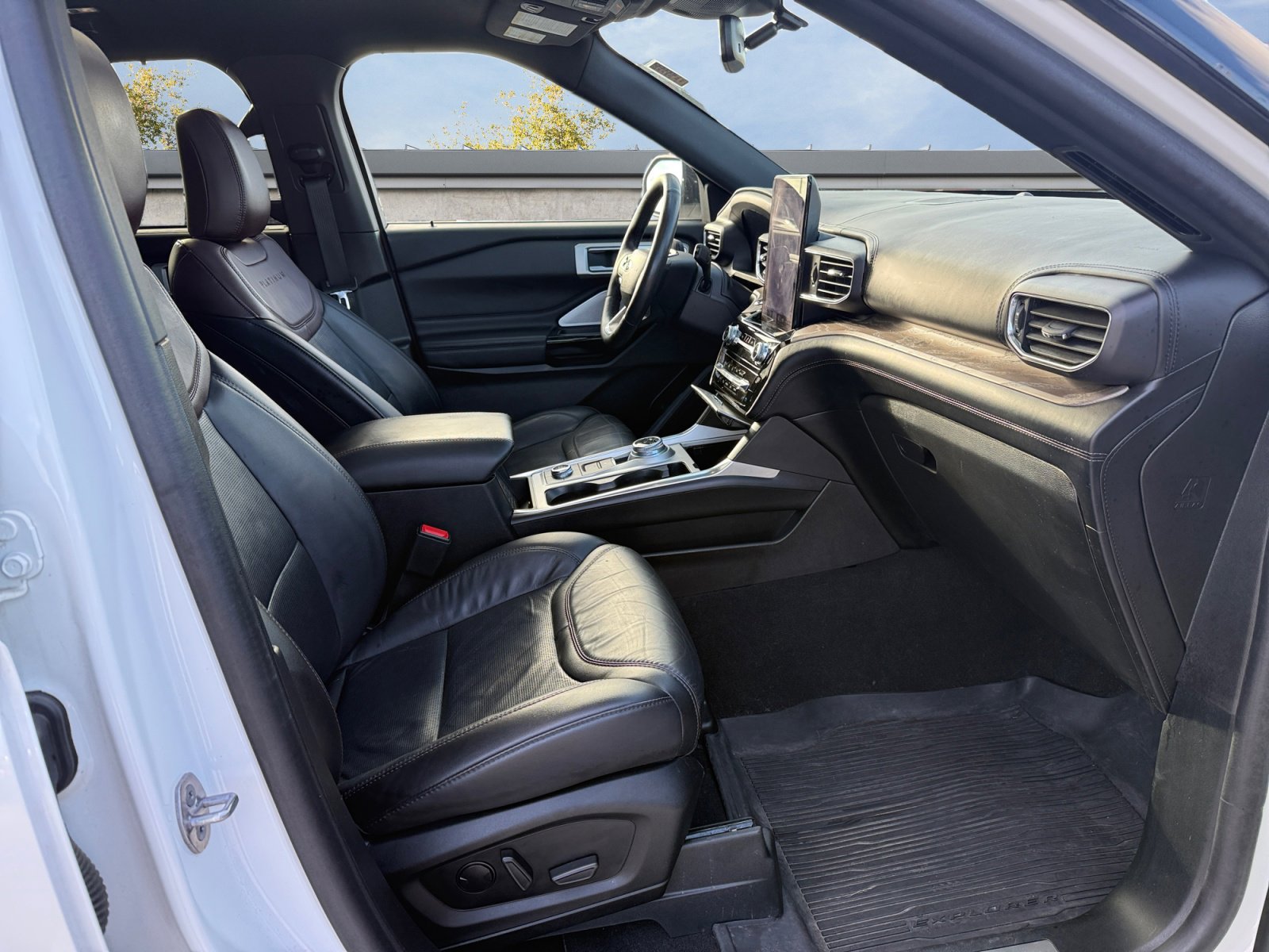 2023 Ford Explorer Platinum photo 4