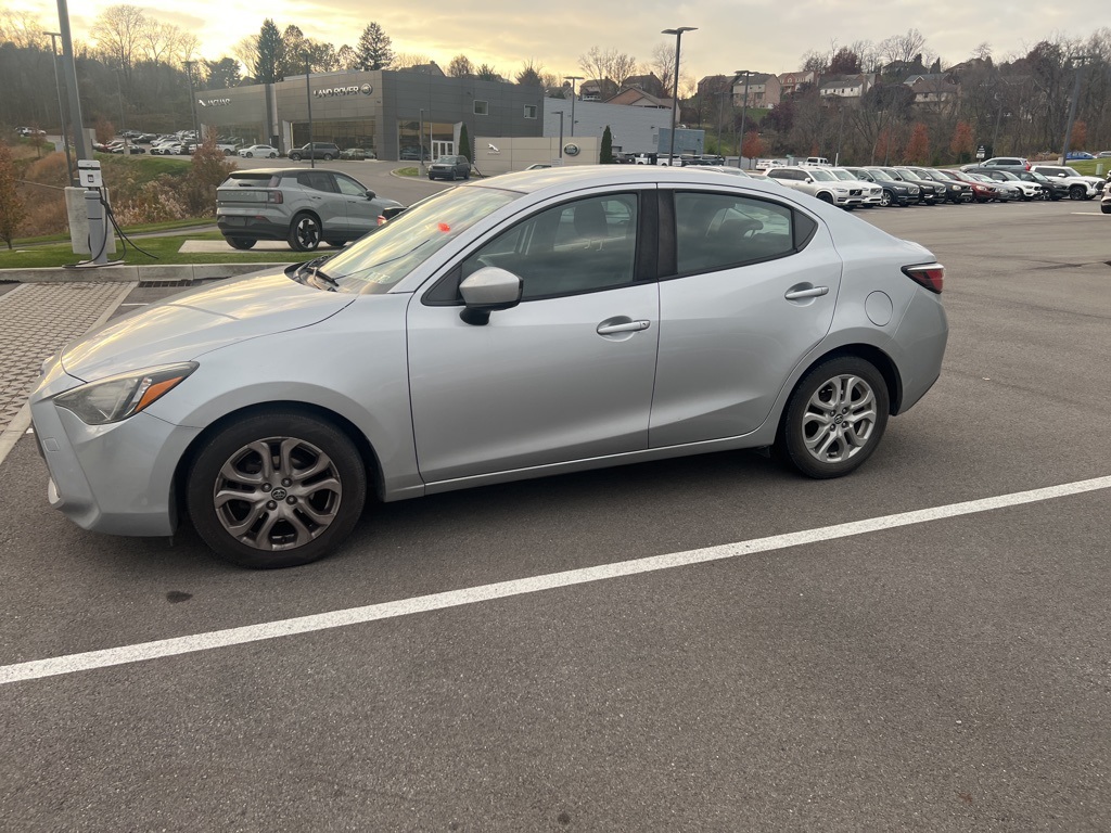 2018 Toyota Yaris iA Base photo 2