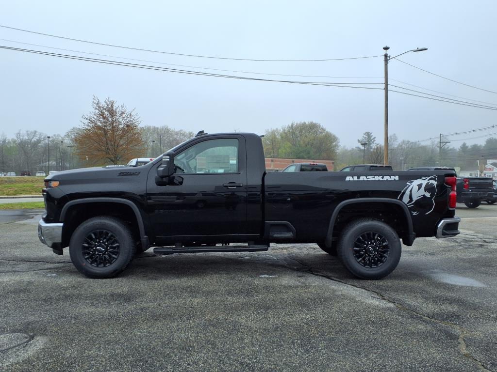 2025 Chevrolet Silverado 3500HD photo 3
