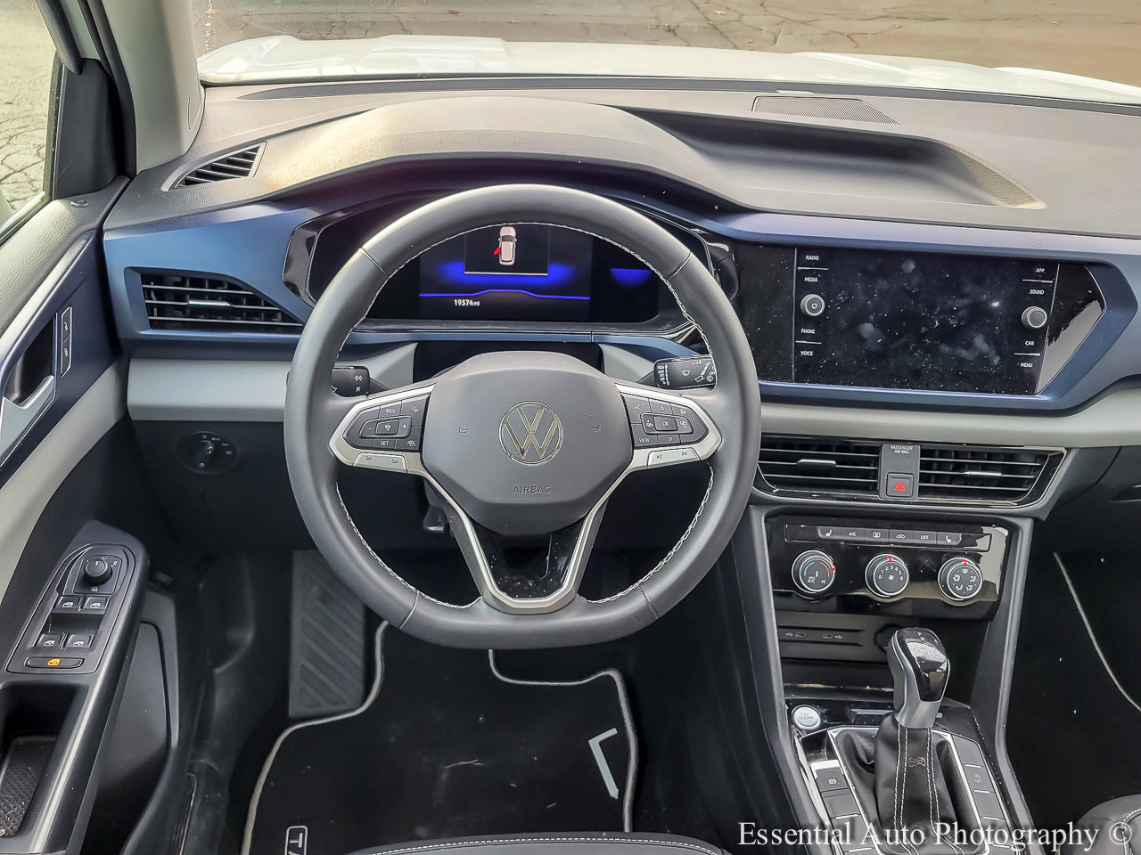 2023 VOLKSWAGEN TAOS - Image 3