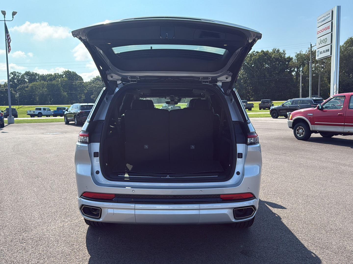 2025 Jeep Grand Cherokee L Summit photo 11