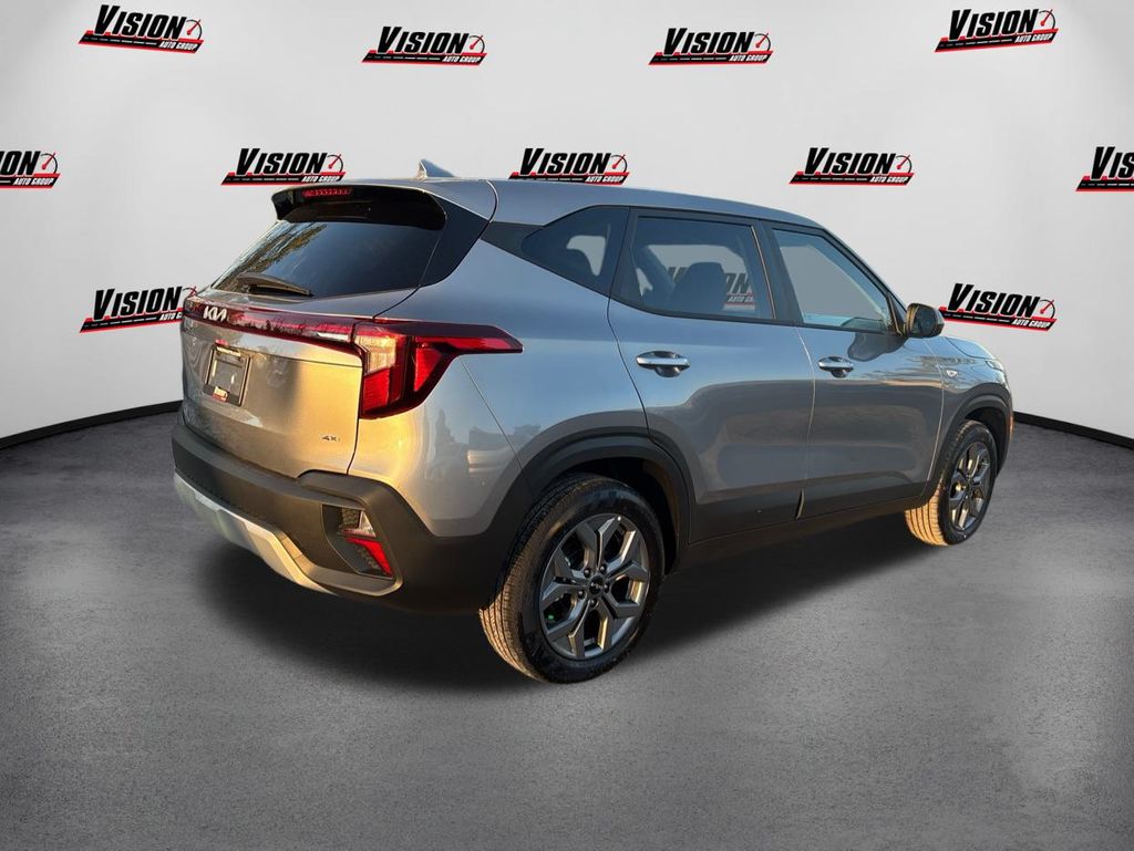 2025 Kia Seltos LX photo 2