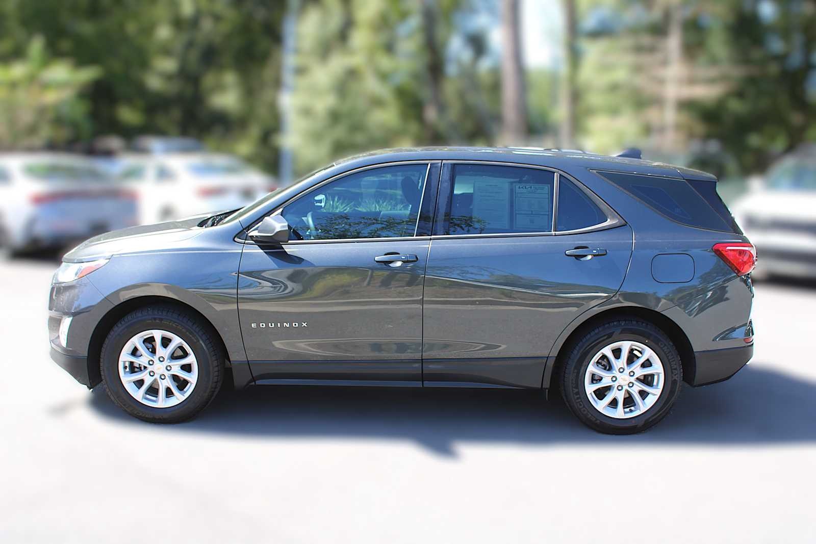 2019 Chevrolet Equinox LS photo 2