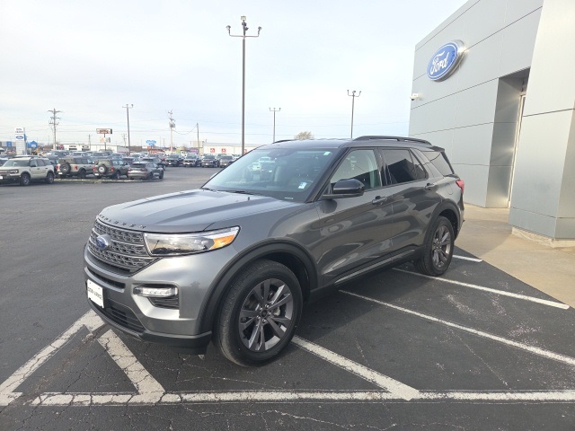 2024 Ford Explorer XLT photo 2
