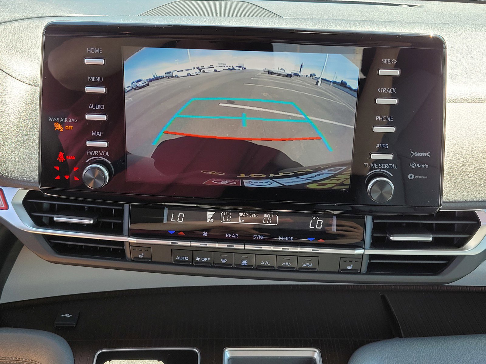 2023 Toyota Sienna XLE photo 18