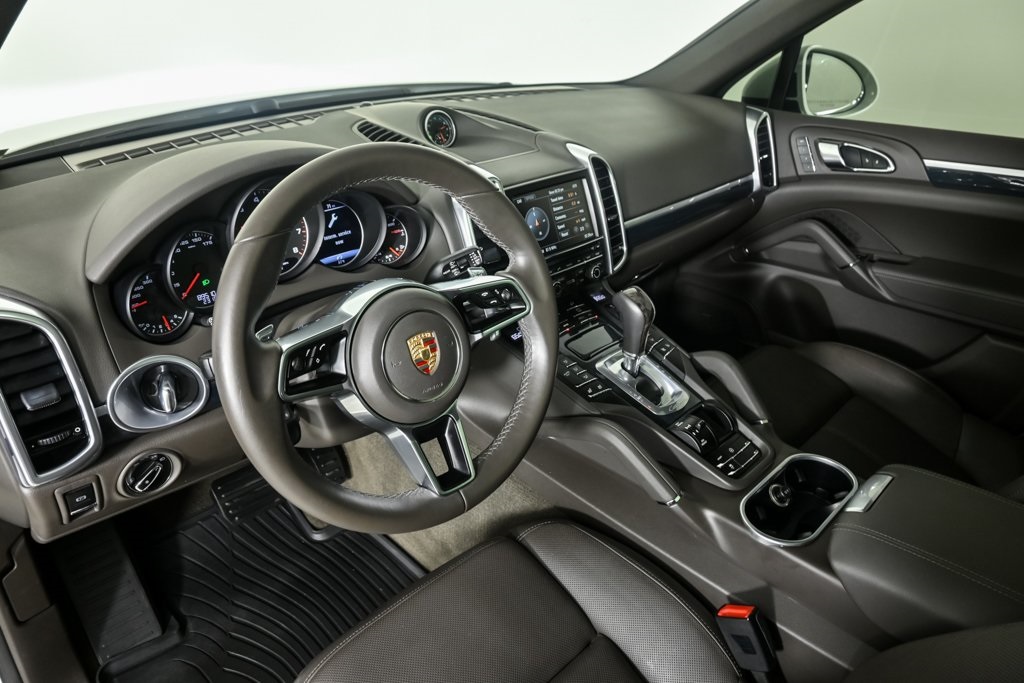 2016 Porsche Cayenne Base photo 4