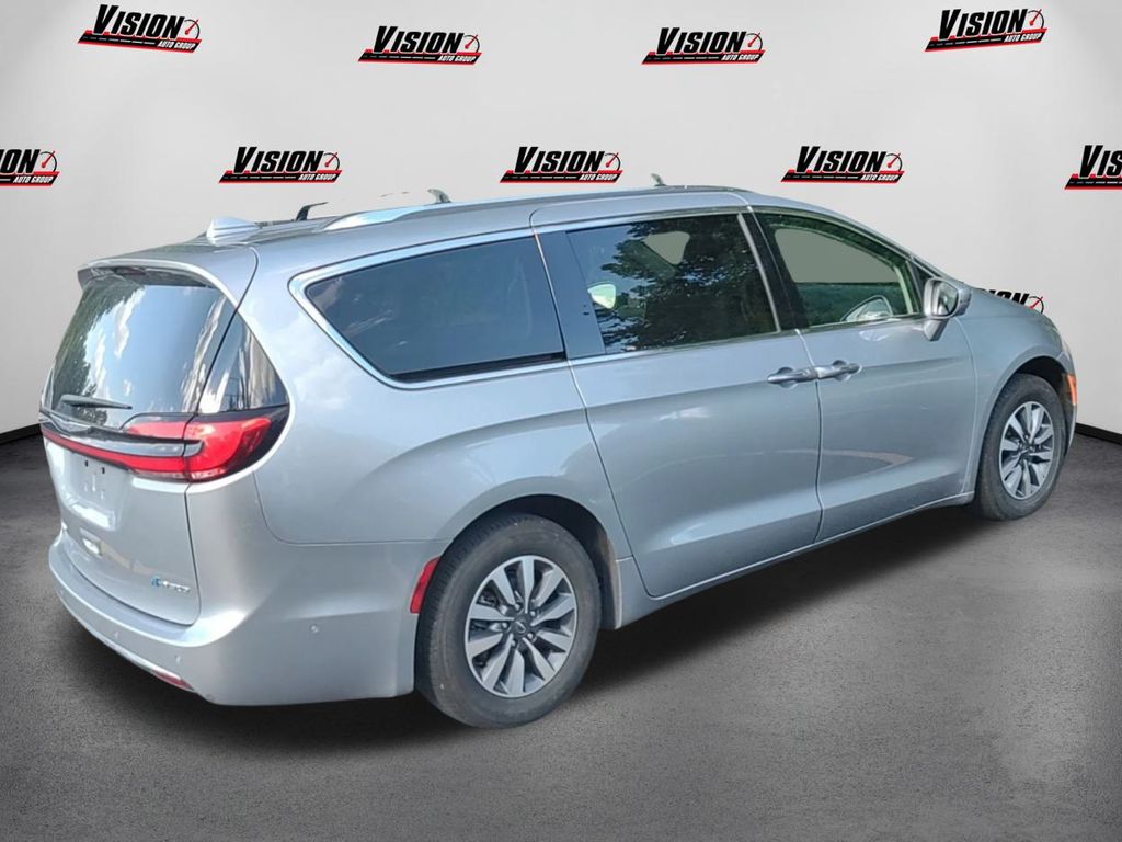 2021 Chrysler Pacifica Hybrid Touring L photo 5
