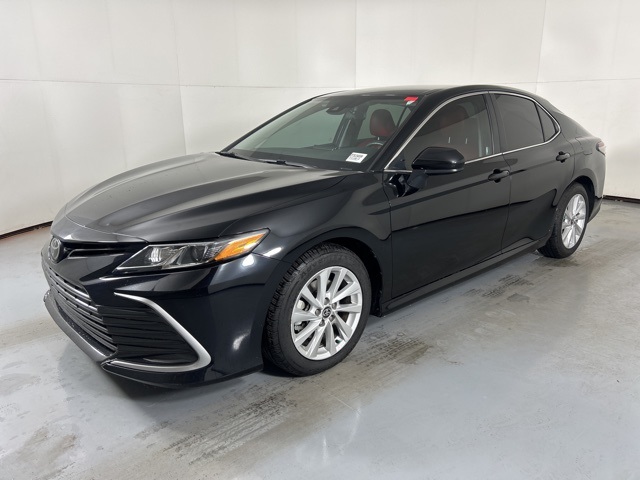 2022 Toyota Camry LE photo 3