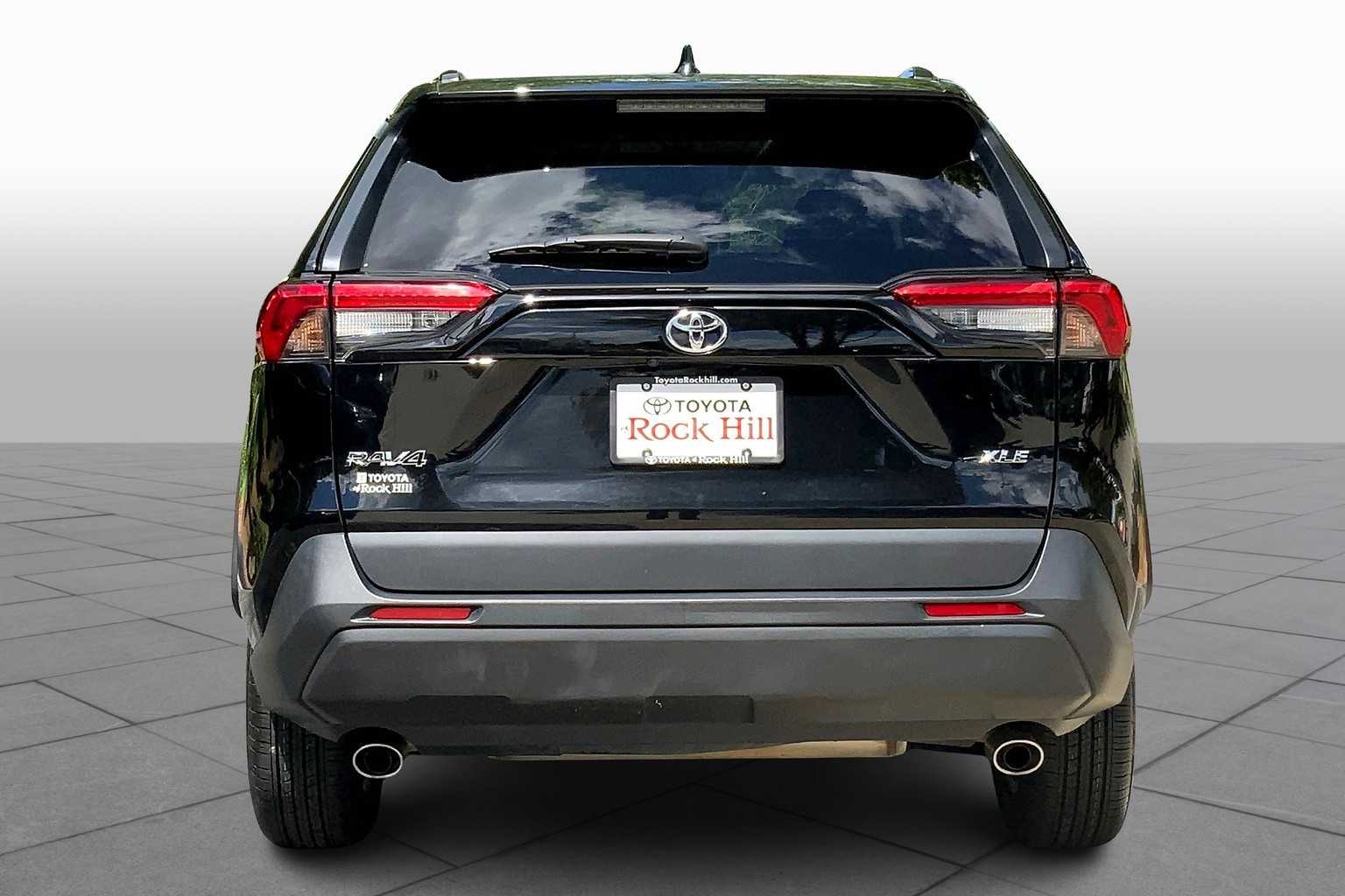 2023 Toyota RAV4 XLE photo 4