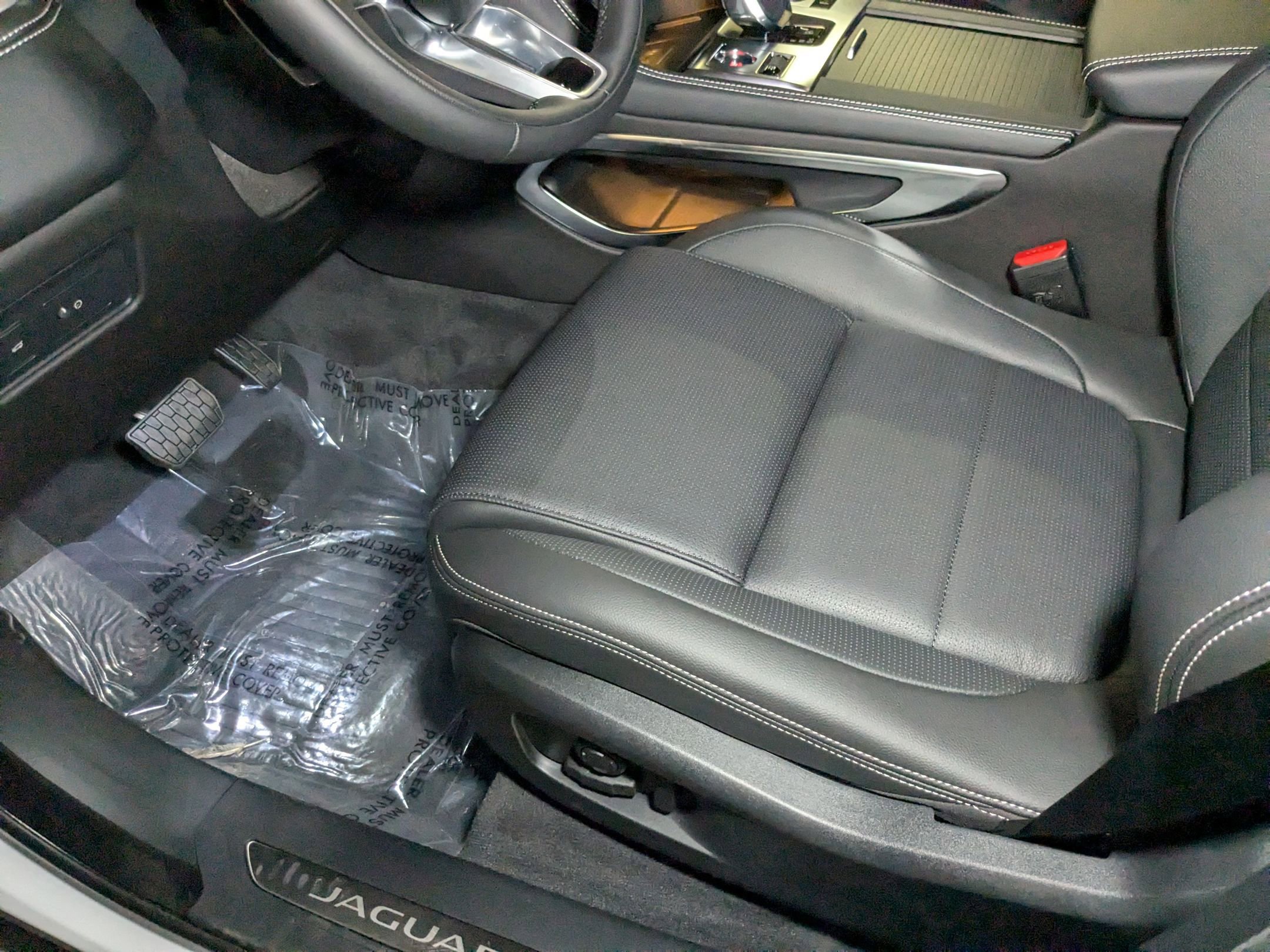2025 Jaguar F-PACE P250 R-Dynamic S photo 4