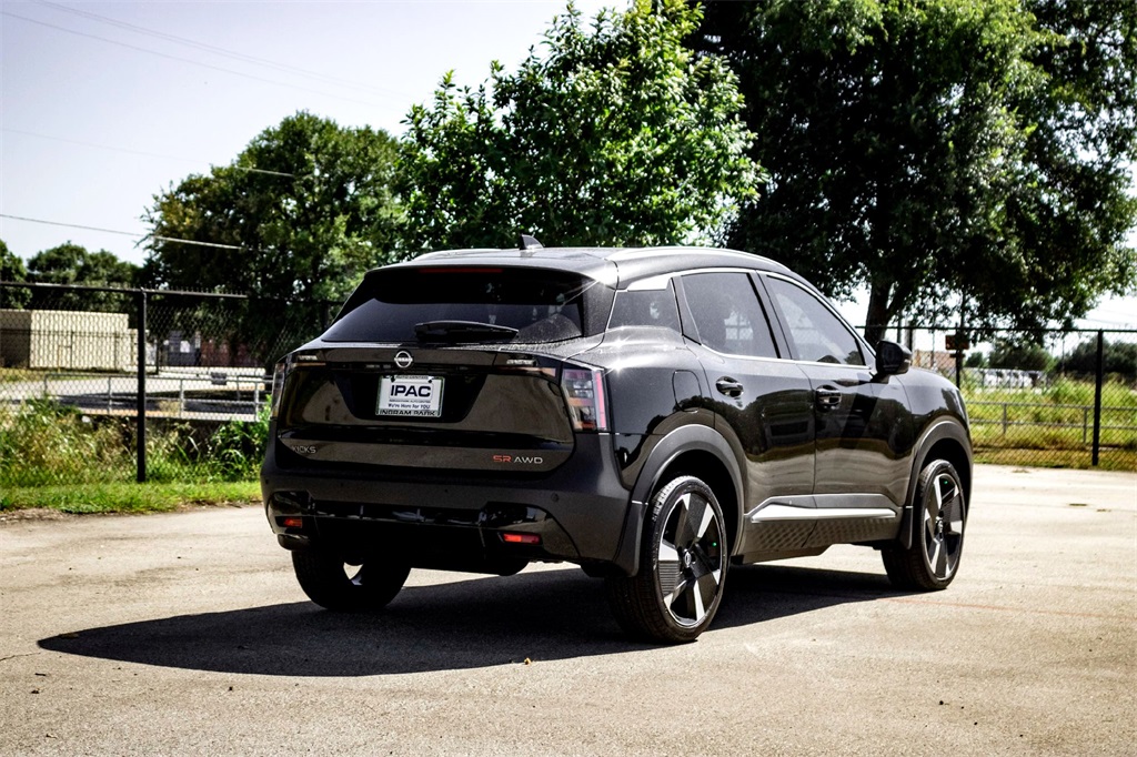 2025 Nissan Kicks SR photo 3