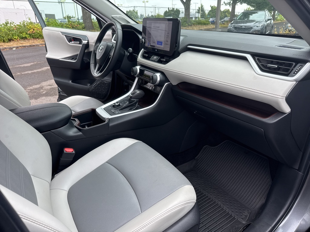 2023 Toyota RAV4 Hybrid Limited photo 29
