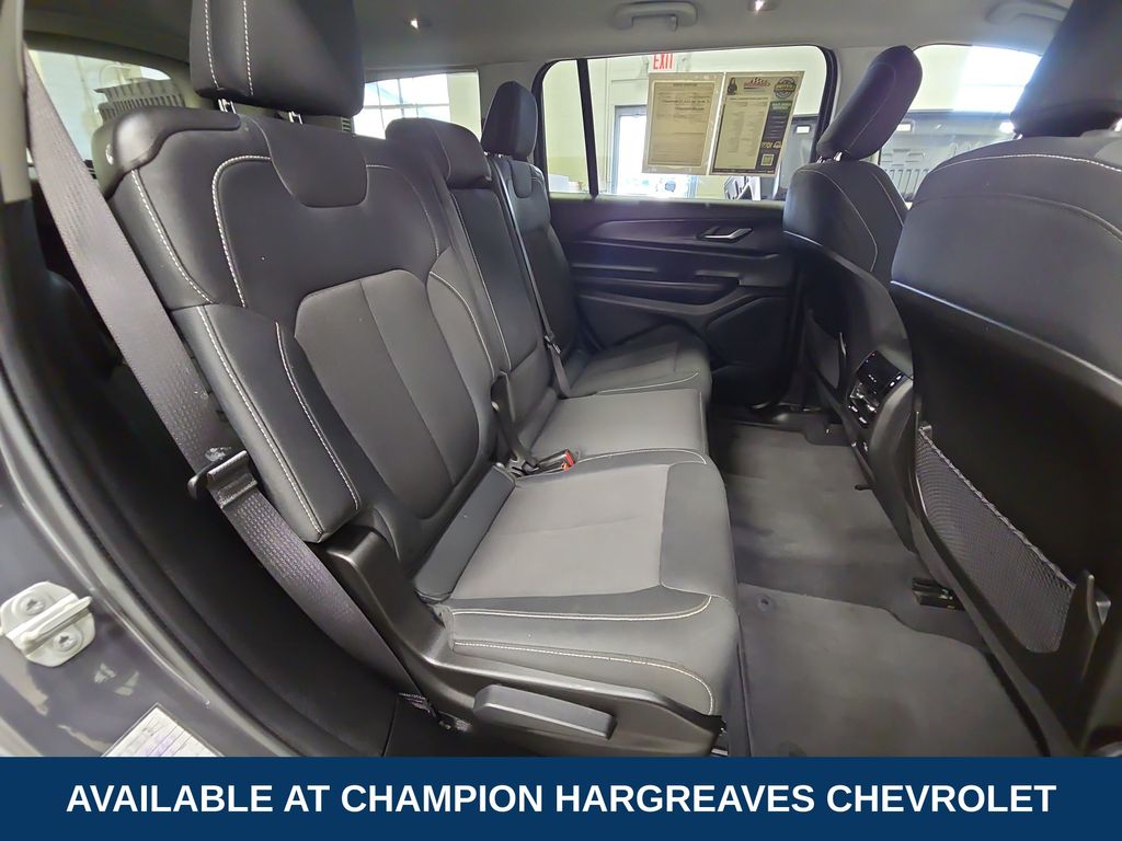 2023 Jeep Grand Cherokee Laredo photo 25