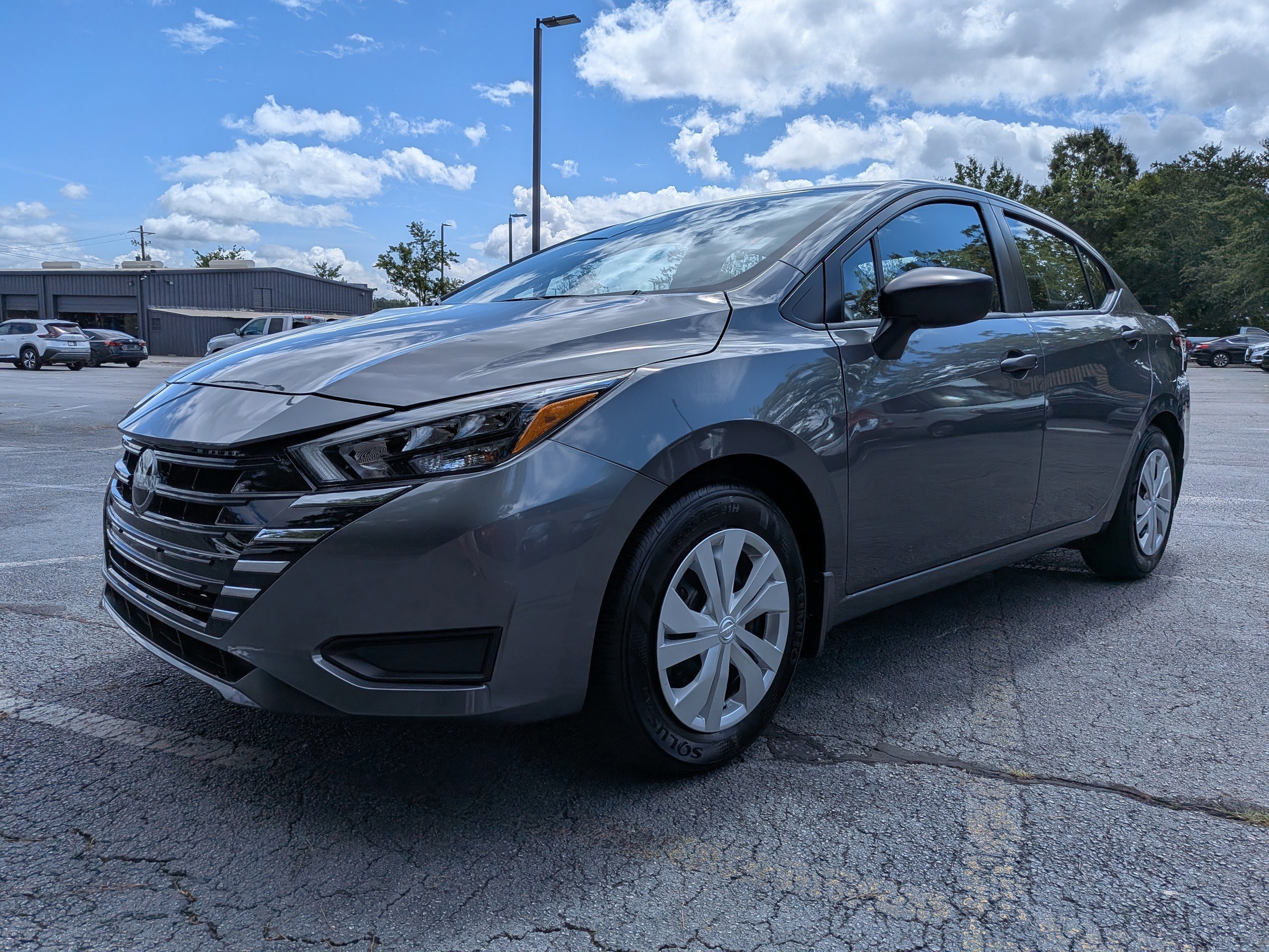 2025 Nissan Versa 1.6 S photo 3