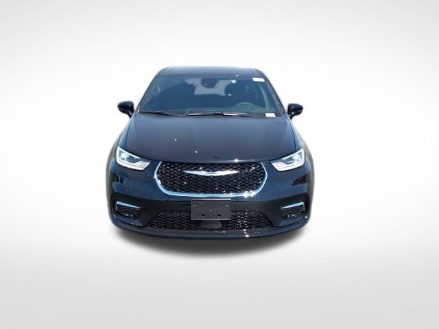 2026 Chrysler Pacifica photo 4