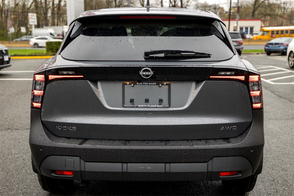 2025 Nissan Kicks SV photo 6