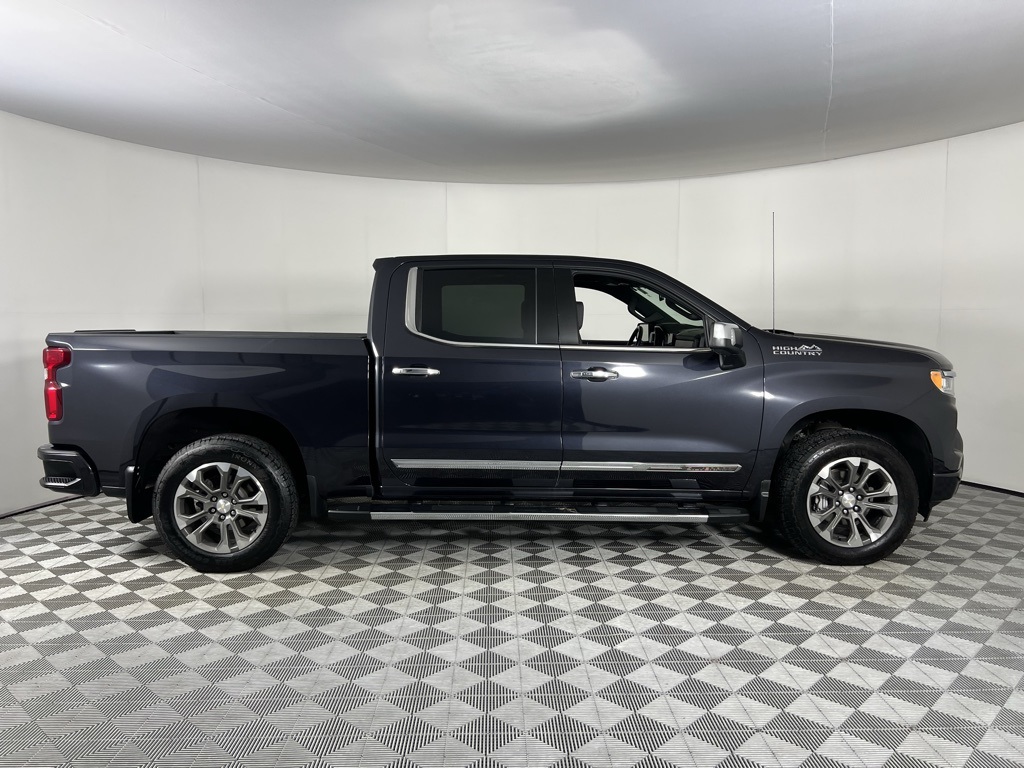 2022 Chevrolet Silverado High Country photo 3