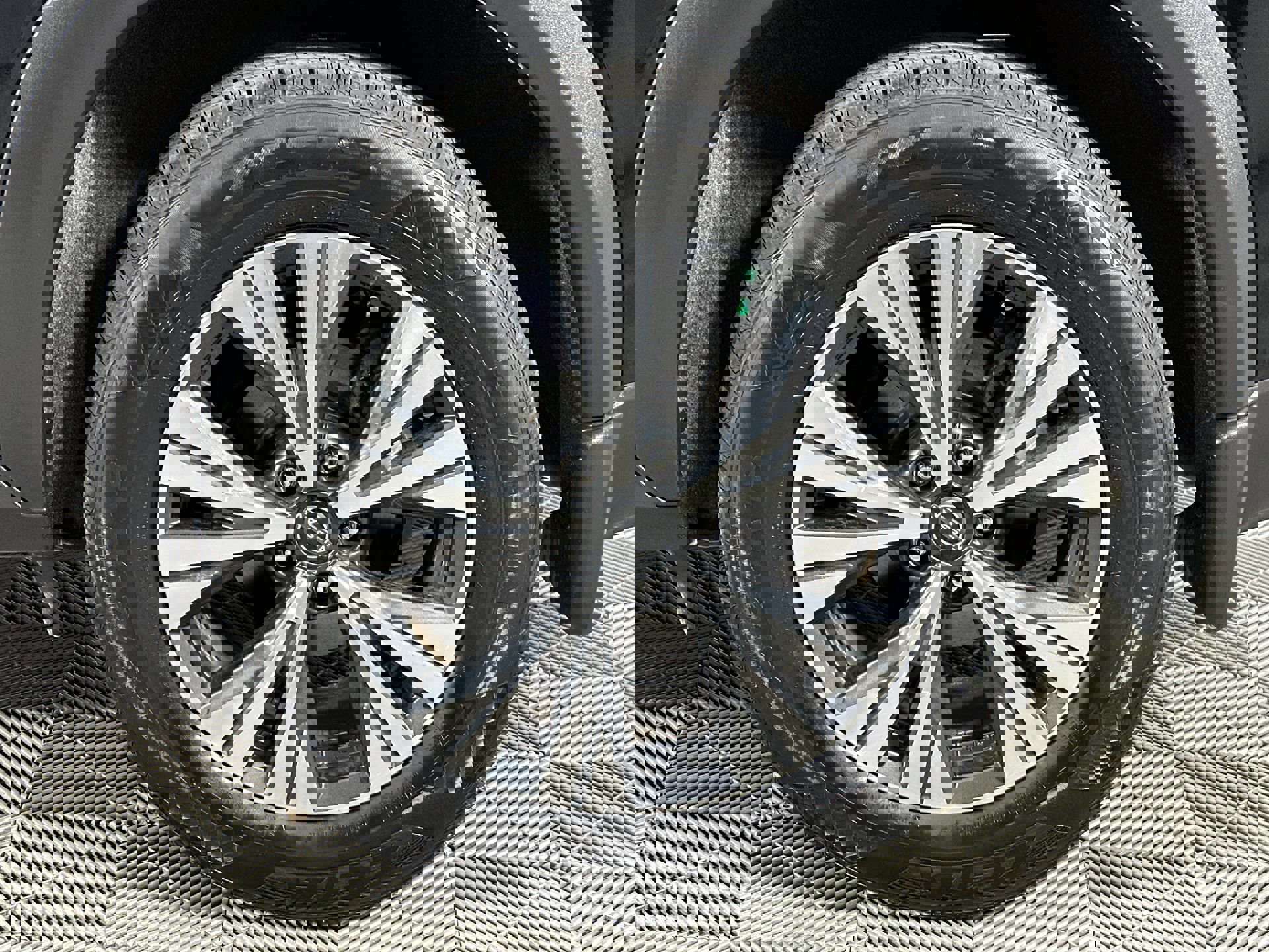 2023 Nissan Rogue SV photo 9