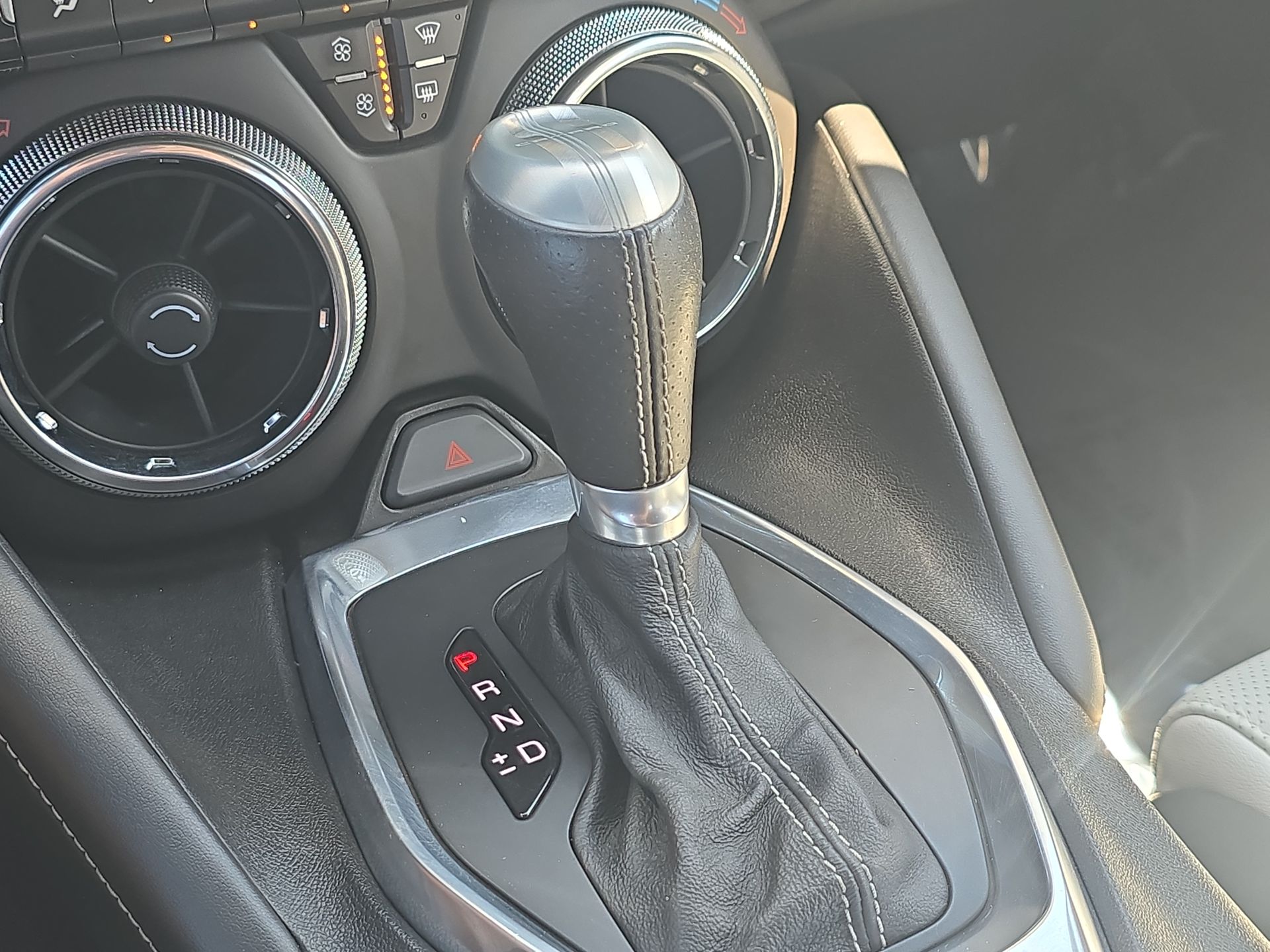 2016 Chevrolet Camaro 2LT photo 50