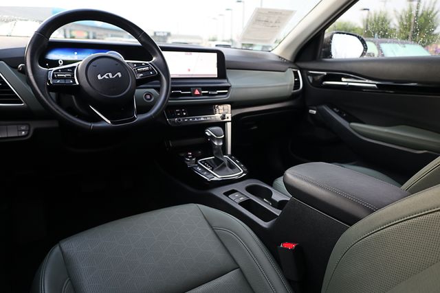 2024 Kia Seltos SX photo 28