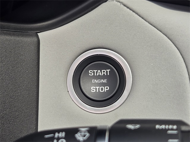 2026 Land Rover Range Rover Velar SE photo 13